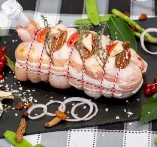 Roti de pintade aux girolles